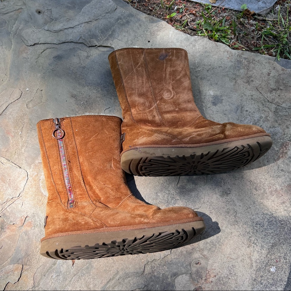 Uggs with rainbow zipper 🌈 (size 4)